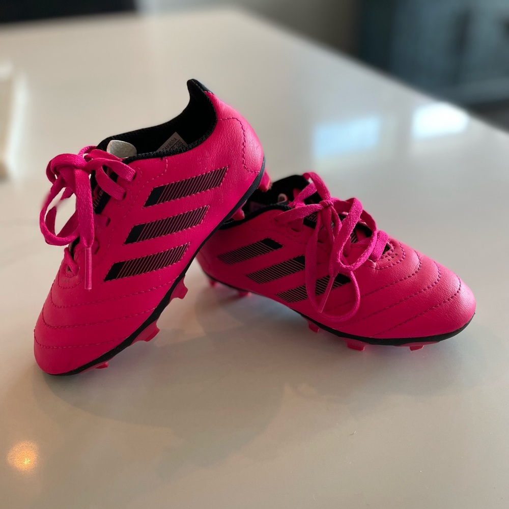 Adidas Kids' Goletto VIII Firm Ground Soccer shoes Size 10 **Excellent condition